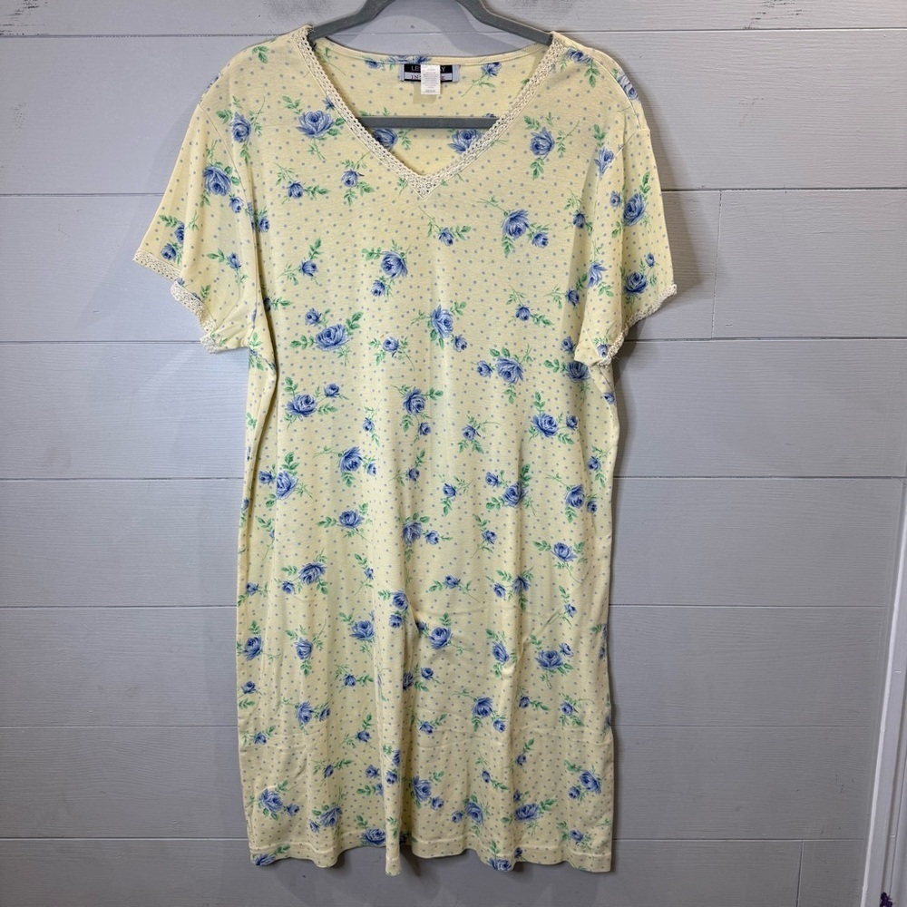 Leslie Fay Intimates Women's Floral V-Neck Night Dress Size Medium